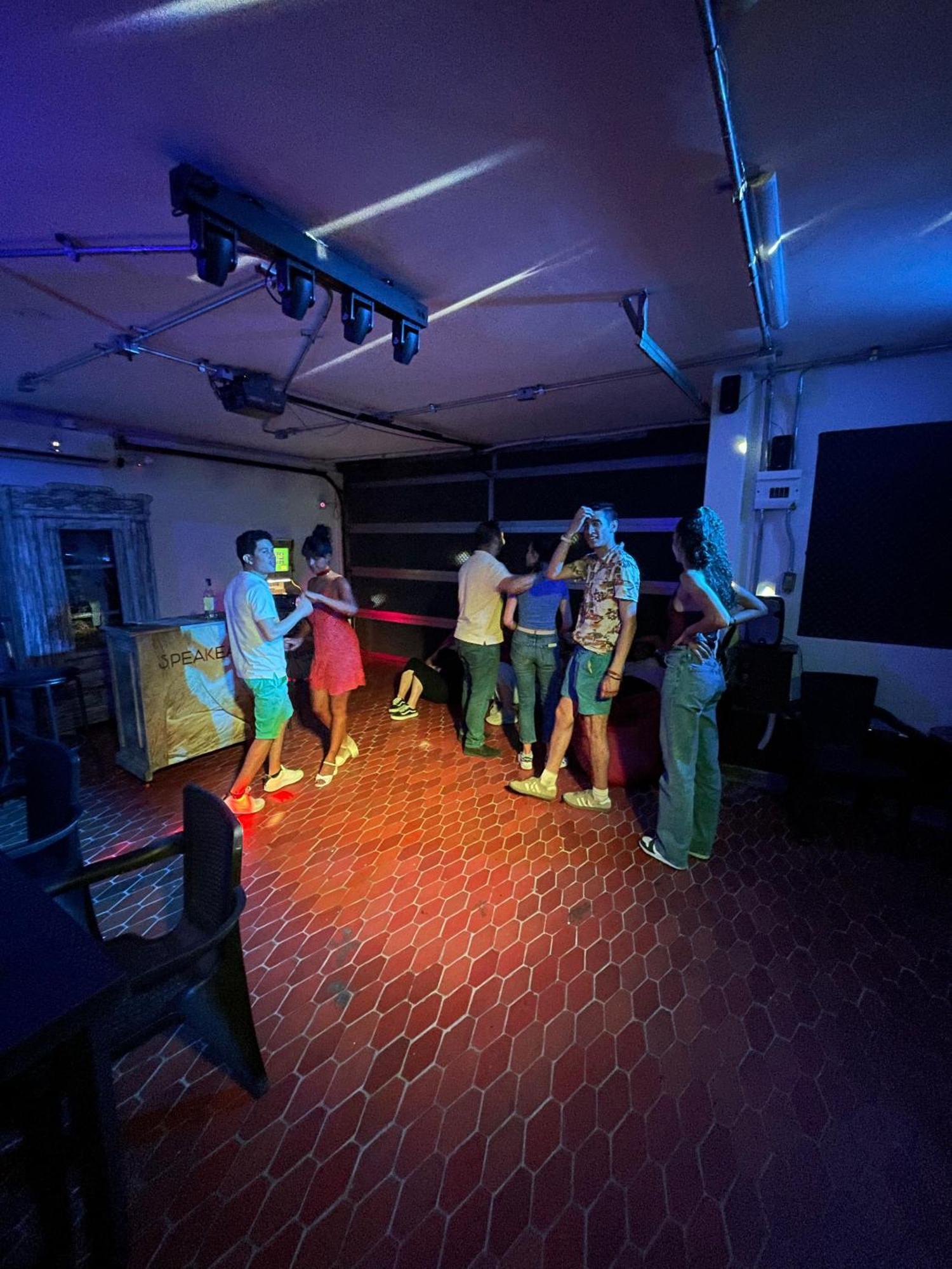 The View Hostel & Lounge カリ エクステリア 写真
