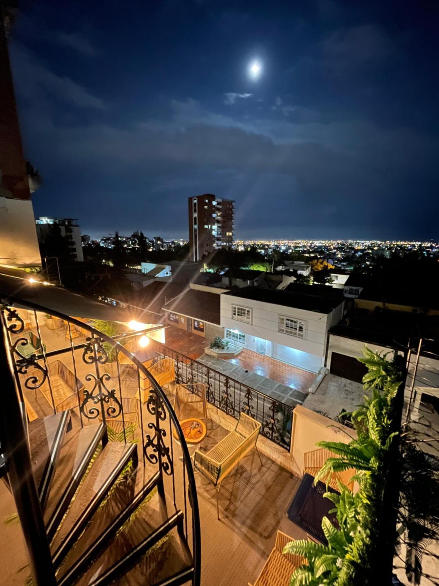 The View Hostel & Lounge カリ エクステリア 写真